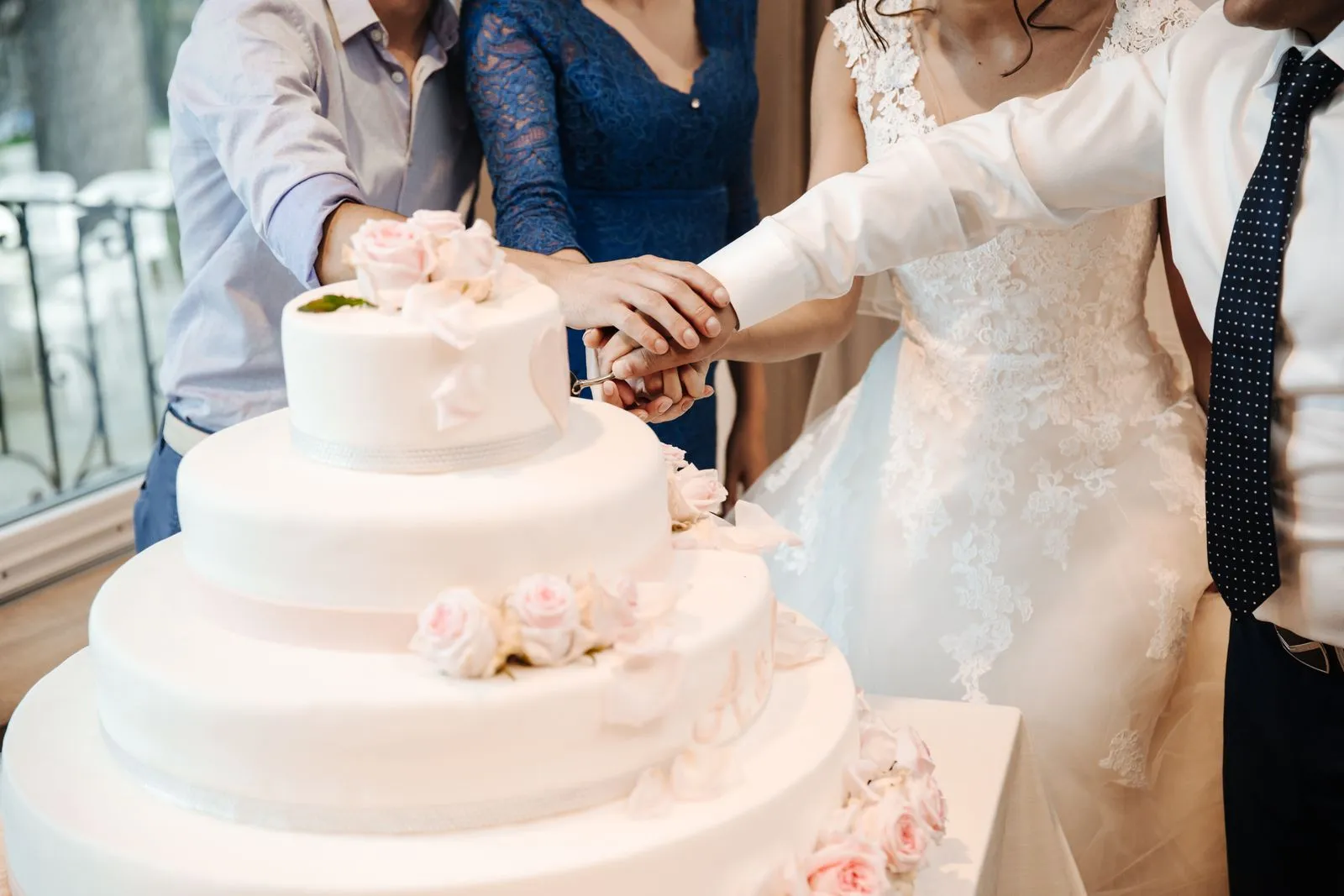 How to Include Cultural Details in Your Wedding Cake
